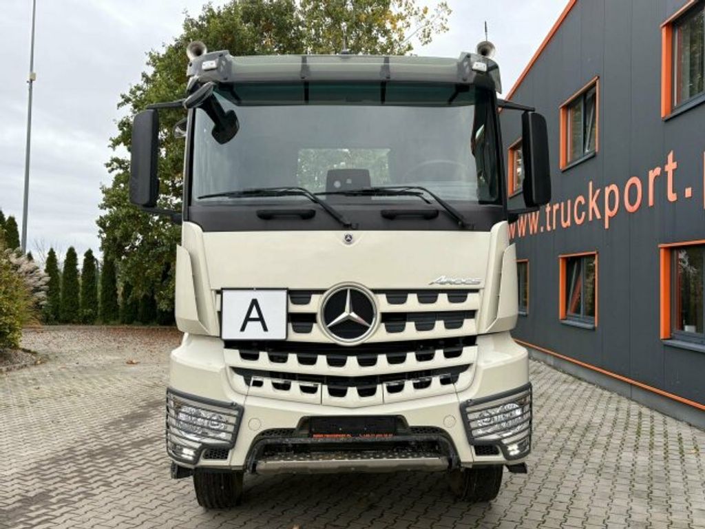 Mercedes-Benz  (2)