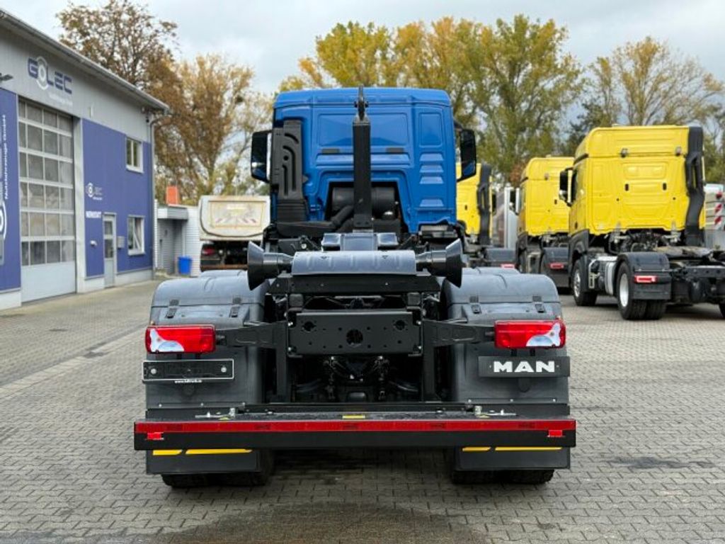 MAN  (4)