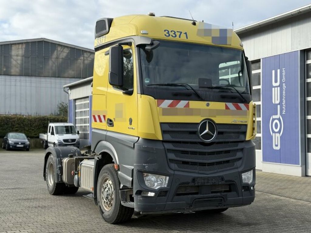 Mercedes-Benz  (1)