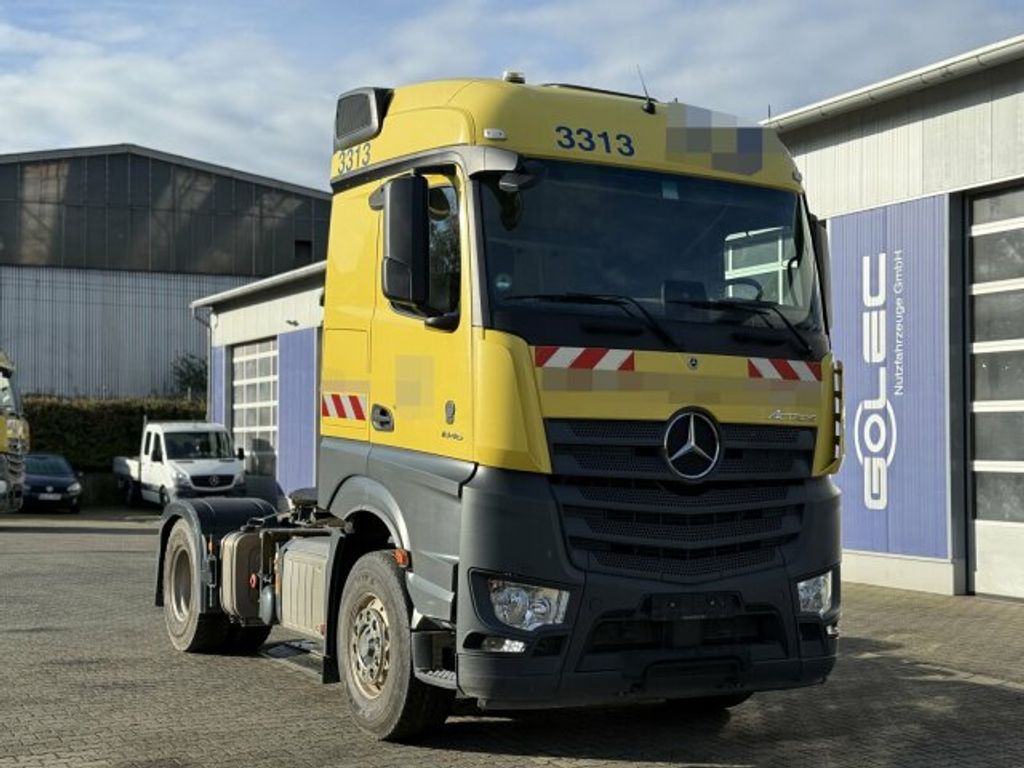Mercedes-Benz  (1)