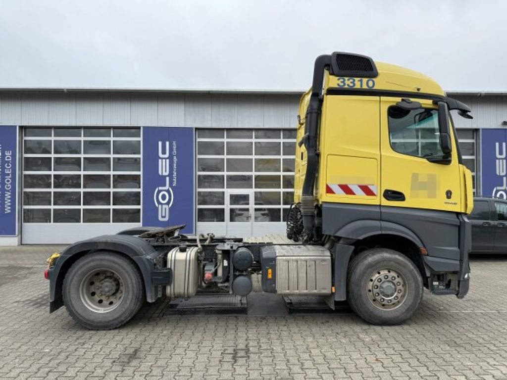 Mercedes-Benz  (2)