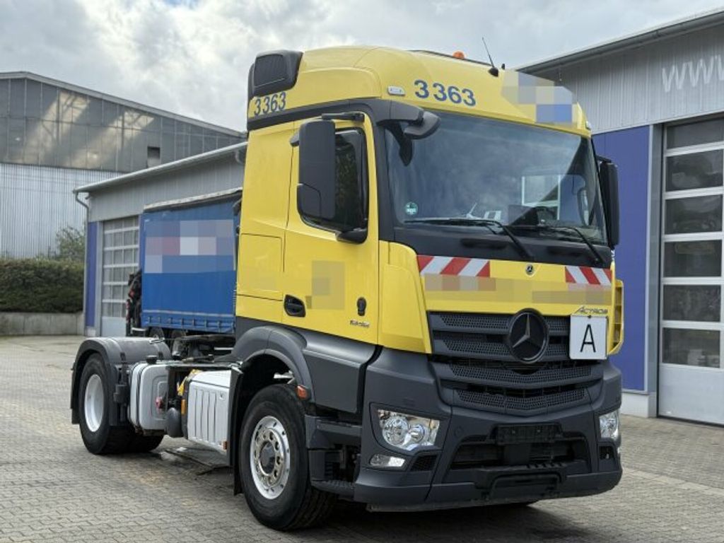 Mercedes-Benz  (1)