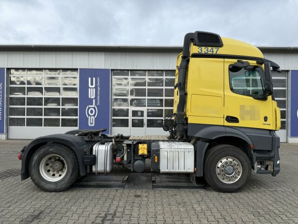 Mercedes-Benz  (2)