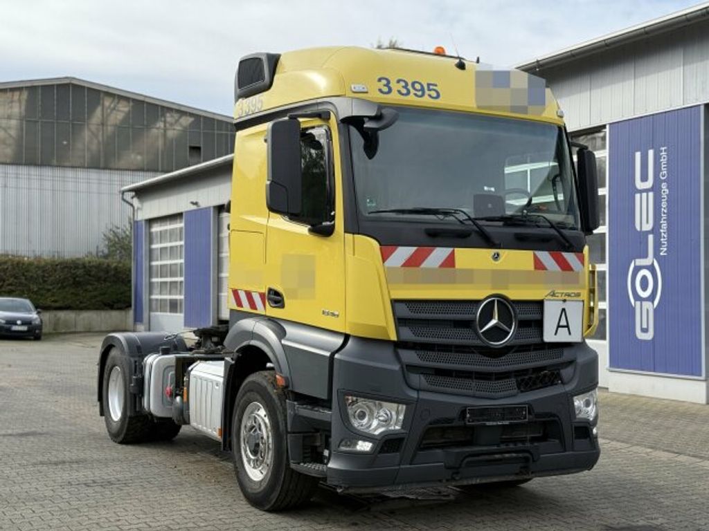 Mercedes-Benz  (1)