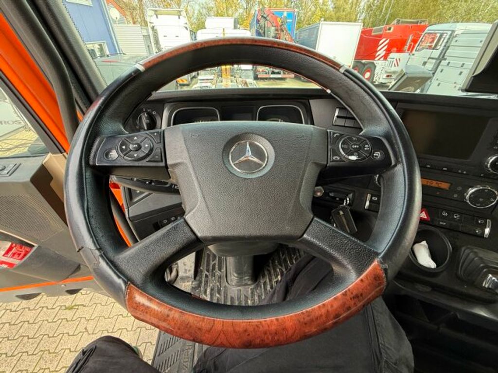 Mercedes-Benz  (9)