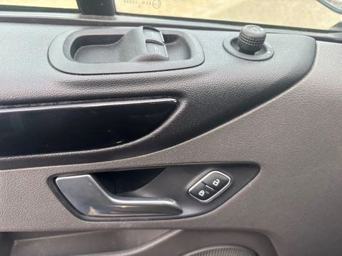 Ford Custom 300 2.0TDCI L2H1 Dubbelcabine Automaat Airco Navi Trekhaak 170PK | Van Nierop BV [15]
