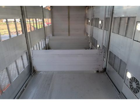 Volvo with a 7.30M cuppers box, 54.5 m². Nice Truck. Smart Tacho 2. | Companjen Bedrijfswagens BV [18]