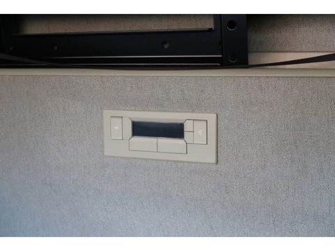 Volvo with a 7.30M cuppers box, 54.5 m². Nice Truck. Smart Tacho 2. | Companjen Bedrijfswagens BV [36]