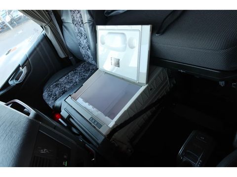 Volvo with a 7.30M cuppers box, 54.5 m². Nice Truck. Smart Tacho 2. | Companjen Bedrijfswagens BV [37]