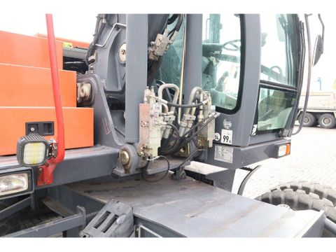 Atlas
160W | ROTOTILT | GRIPPER | BUCKET | DOZER BLADE | Hulleman Trucks [12]