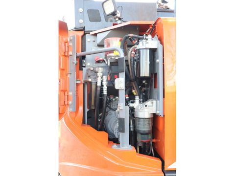 Hitachi
ZX135 US-6 | ROTOTILT | DOZERBLADE | 2D GPS | 3X BUCKET | Hulleman Trucks [14]