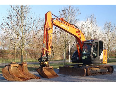 Hitachi
ZX135 US-6 | ROTOTILT | DOZERBLADE | 2D GPS | 3X BUCKET | Hulleman Trucks [2]