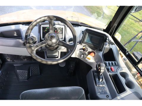 Caterpillar
730 04A | TAILGATE | LOW HOURS | Hulleman Trucks [17]