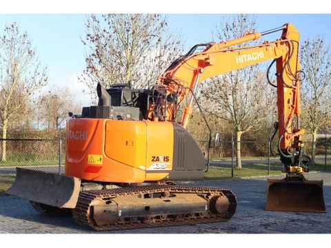 Hitachi
ZX135 US-6 | ROTOTILT | DOZERBLADE | 2D GPS | 3X BUCKET | Hulleman Trucks [6]
