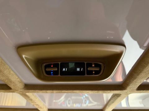 Mercedes-Benz 250D Extra Lang Brabus Uitvoering VIP Vervoer ZIE FOTOS MARGE | Van Nierop BV [17]