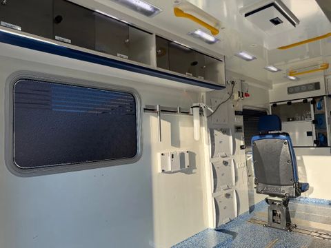 Mercedes-Benz 519CDI Special Ambulance Laadklep Automaat Airco Cruisecontrol V6 74000KM | Van Nierop BV [18]