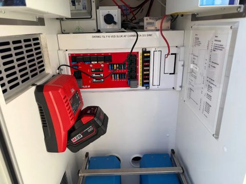 Mercedes-Benz 519CDI Special Ambulance Laadklep Automaat Airco Cruisecontrol V6 74000KM | Van Nierop BV [29]