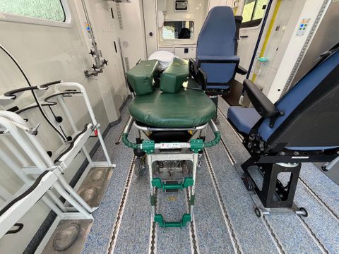 Mercedes-Benz 519CDI Special Ambulance Laadklep Automaat Airco Cruisecontrol V6 | Van Nierop BV [14]