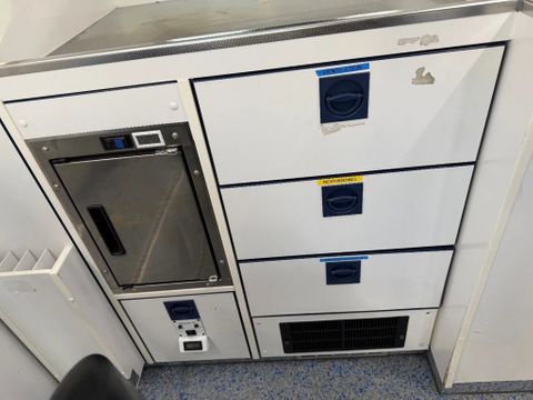 Mercedes-Benz 519CDI Special Ambulance Laadklep Automaat Airco Cruisecontrol V6 | Van Nierop BV [19]