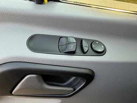 Mercedes-Benz 519CDI Special Ambulance Laadklep Automaat Airco Cruisecontrol V6 | Van Nierop BV [27]