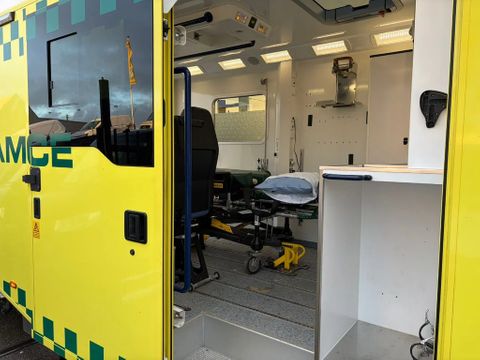 Mercedes-Benz sprinter 519cdi 6cil automaat airco ambulance inc inrichting zie de fotos | Van Nierop BV [8]