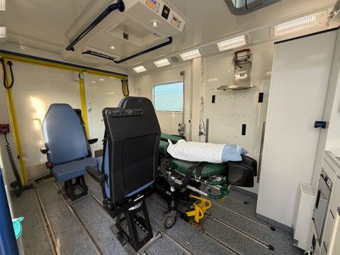 Mercedes-Benz 519CDI Special Ambulance Laadklep Automaat Airco Cruisecontrol V6 | Van Nierop BV [9]