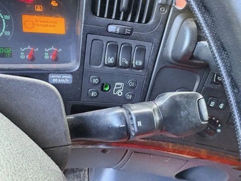Scania TOPLINE (SEMI AUTOMATIC WITH CLUTCH / RETARDER / 2x DIESELTANK / ANALOG TACHO / AIRCONDITIONING) | Engel Trucks B.V. [13]