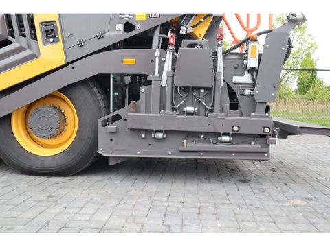 Volvo
P2870 D ABG | ASPHALT PAVER | NEW / UNUSED | BOMAG BF300 | Hulleman Trucks [11]