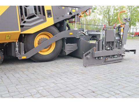 Volvo
P2870 D ABG | ASPHALT PAVER | NEW / UNUSED | BOMAG BF300 | Hulleman Trucks [9]