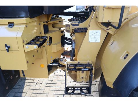 Caterpillar
938 M | 2X BUCKET | JIB | FORKS | BSS | GOOD CONDITION | Hulleman Trucks [16]