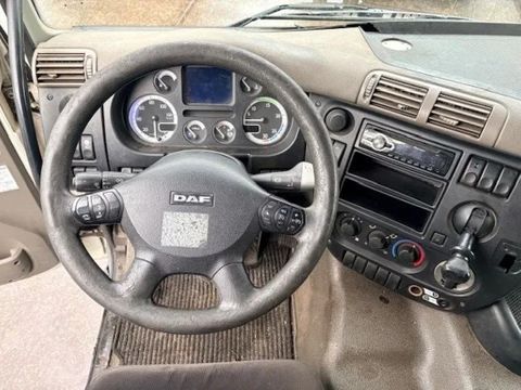 DAF 4x2 WITH CURTAINSIDE BOX & LOADING PLATFORM (EURO 5 / AS-TRONIC / AIRCONDITIONING / ETC) | Engel Trucks B.V. [10]