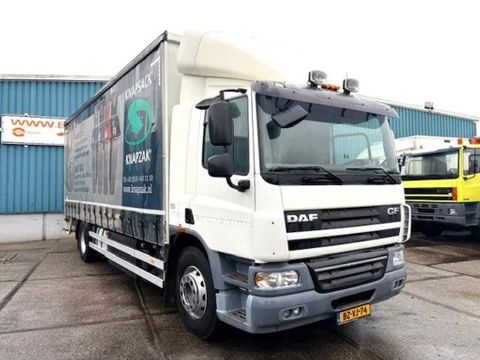 DAF 4x2 WITH CURTAINSIDE BOX & LOADING PLATFORM (EURO 5 / AS-TRONIC / AIRCONDITIONING / ETC) | Engel Trucks B.V. [2]