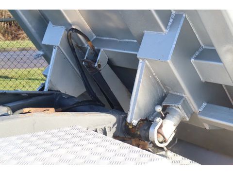 Volvo
| TRACTOR & TIPPER | RETARDER | BIG AXLES | EURO 5 | Hulleman Trucks [12]