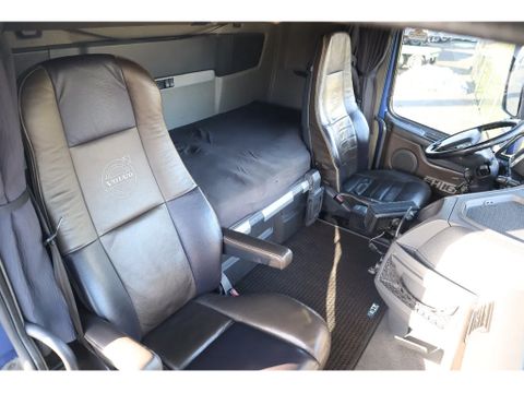 Volvo
| TRACTOR & TIPPER | RETARDER | BIG AXLES | EURO 5 | Hulleman Trucks [18]