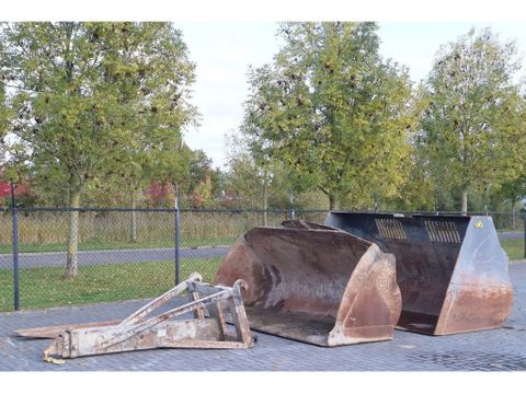 Caterpillar
938 M | 2X BUCKET | JIB | FORKS | BSS | GOOD CONDITION | Hulleman Trucks [7]