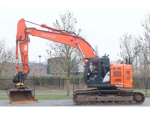 Hitachi
ZX225 USRLC-6 | ROTOTILT | BUCKET | GOOD CONDITION | Hulleman Trucks [1]