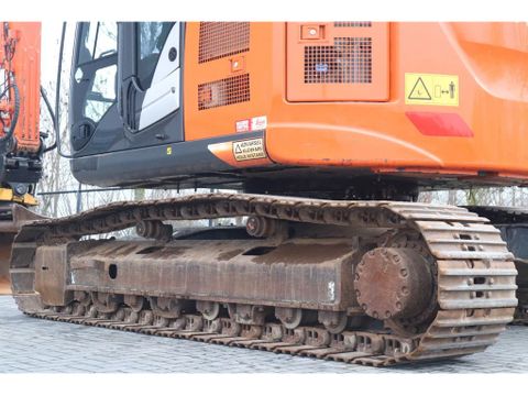 Hitachi
ZX225 USRLC-6 | ROTOTILT | BUCKET | GOOD CONDITION | Hulleman Trucks [10]