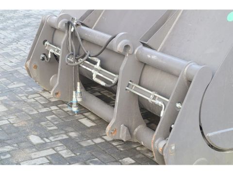 Volvo
3 M3 | HIGH TIP BUCKET | HOCHKIPPSCHAUFEL | HOOGKIEPBAK | NEW | Hulleman Trucks [9]