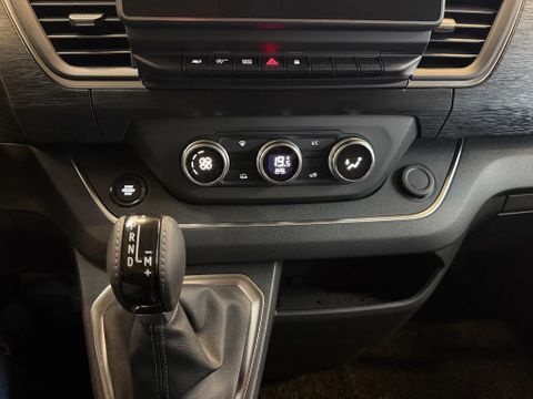 Renault 2.0DCI 170pkDubcab Automaat Airco Navi Cruisecontrol  Black Edition inc premium pakket twv 3500 | Van Nierop BV [19]