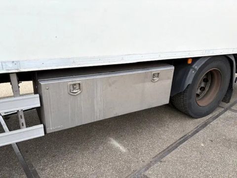 MAN BL WITH PLYWOOD CLOSED BOX AND LOADING PLATFORM (EURO 5 / AS-TRONIC / AIRCONDITIONING / COMPLETE SPOILERSET / ENGINE PROBLEM!!) | Engel Trucks B.V. [12]