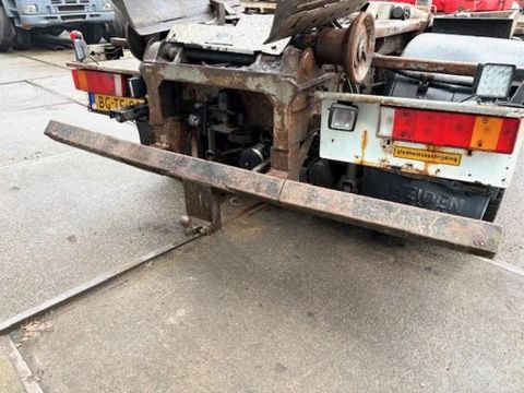 DAF -180CF WITH HOOK-ARM CONTAINER SYSTEM & HMF CRANE (EURO 2 / ZF MANUAL GEARBOX / P.T.O.) | Engel Trucks B.V. [11]