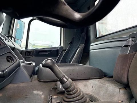 DAF -180CF WITH HOOK-ARM CONTAINER SYSTEM & HMF CRANE (EURO 2 / ZF MANUAL GEARBOX / P.T.O.) | Engel Trucks B.V. [19]