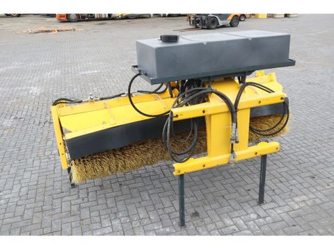 STARK
RSW 3000 S | SWEEPER | BRUSH | KEHRMASCHINE | WATER SPRAY | Hulleman Trucks [7]