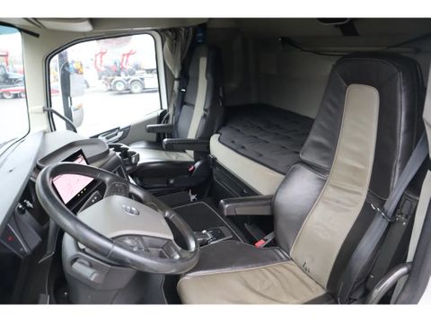 Volvo
| 6X2 | RETARDER | HYDRAULICS | I-SAVE | EURO 6 | Hulleman Trucks [14]