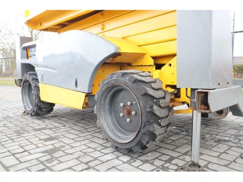 Haulotte
COMPACT 12DX | 12 METER | 450 KG | OUTRIGGERS | Hulleman Trucks [13]