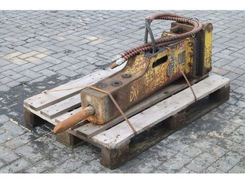 Soosan
SB30II TS-9 | S40 | 2.5 TO 4.5 TON | HYDRAULIC BREAKER | Hulleman Trucks [3]