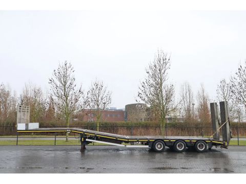 Max Trailer
MAX 100 | 3-AXLE STEERING | LIFT DECK | SLIDING RAMPS | REMOTE | Hulleman Trucks [1]