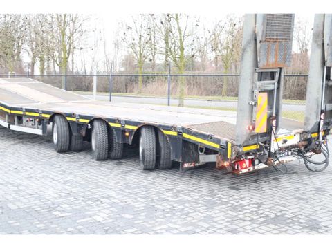 Max Trailer
MAX 100 | 3-AXLE STEERING | LIFT DECK | SLIDING RAMPS | REMOTE | Hulleman Trucks [12]