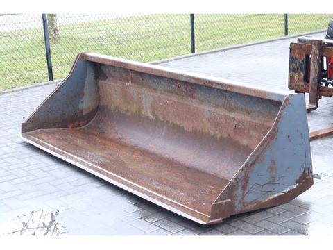 Schäffer
8082 | FORKS | BUCKET | EXTRA FUNCTION | Hulleman Trucks [8]