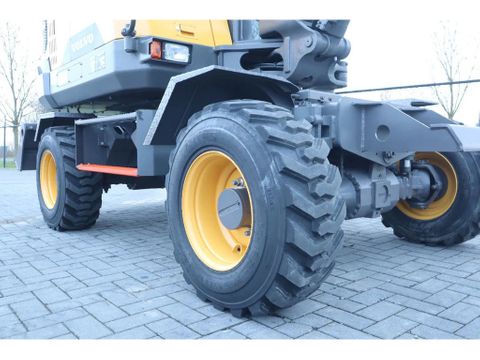 Volvo
EW60E | 117 HOURS | ROTOTILT + GRIPPER | BUCKET | 30 KM/H | Hulleman Trucks [8]